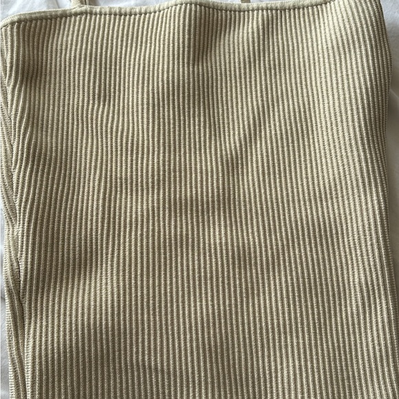 aritzia: babaton alaska sculpt knit tank - Picture 3 of 3